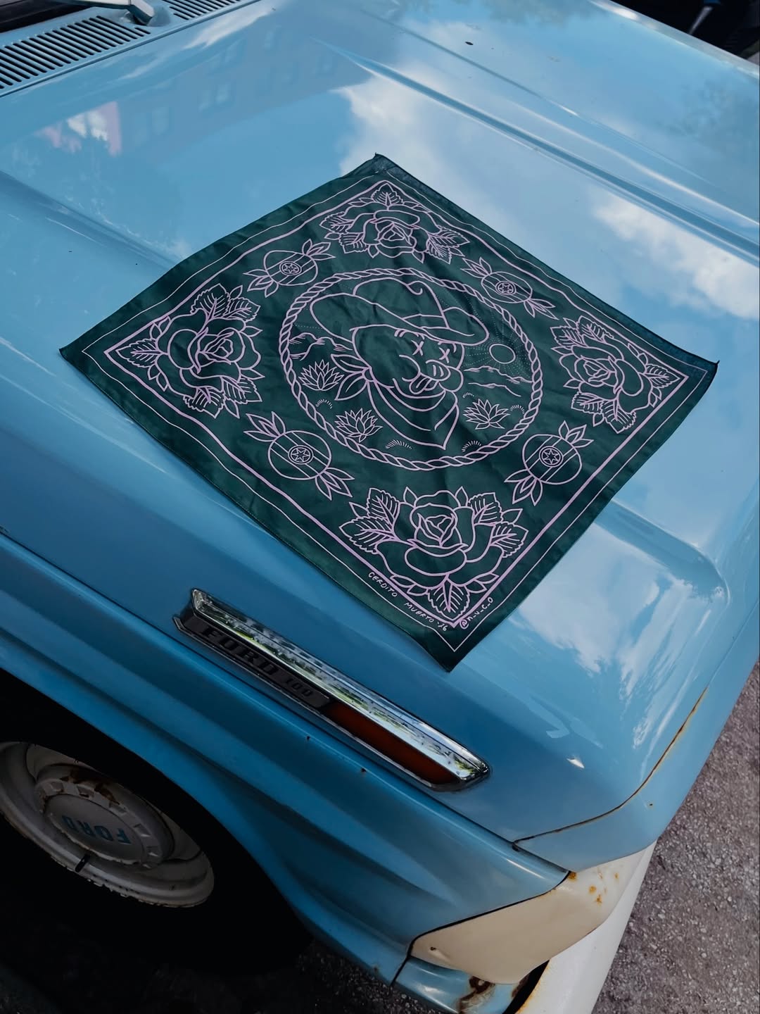 Cerdito Muerto Chicago bandana merch