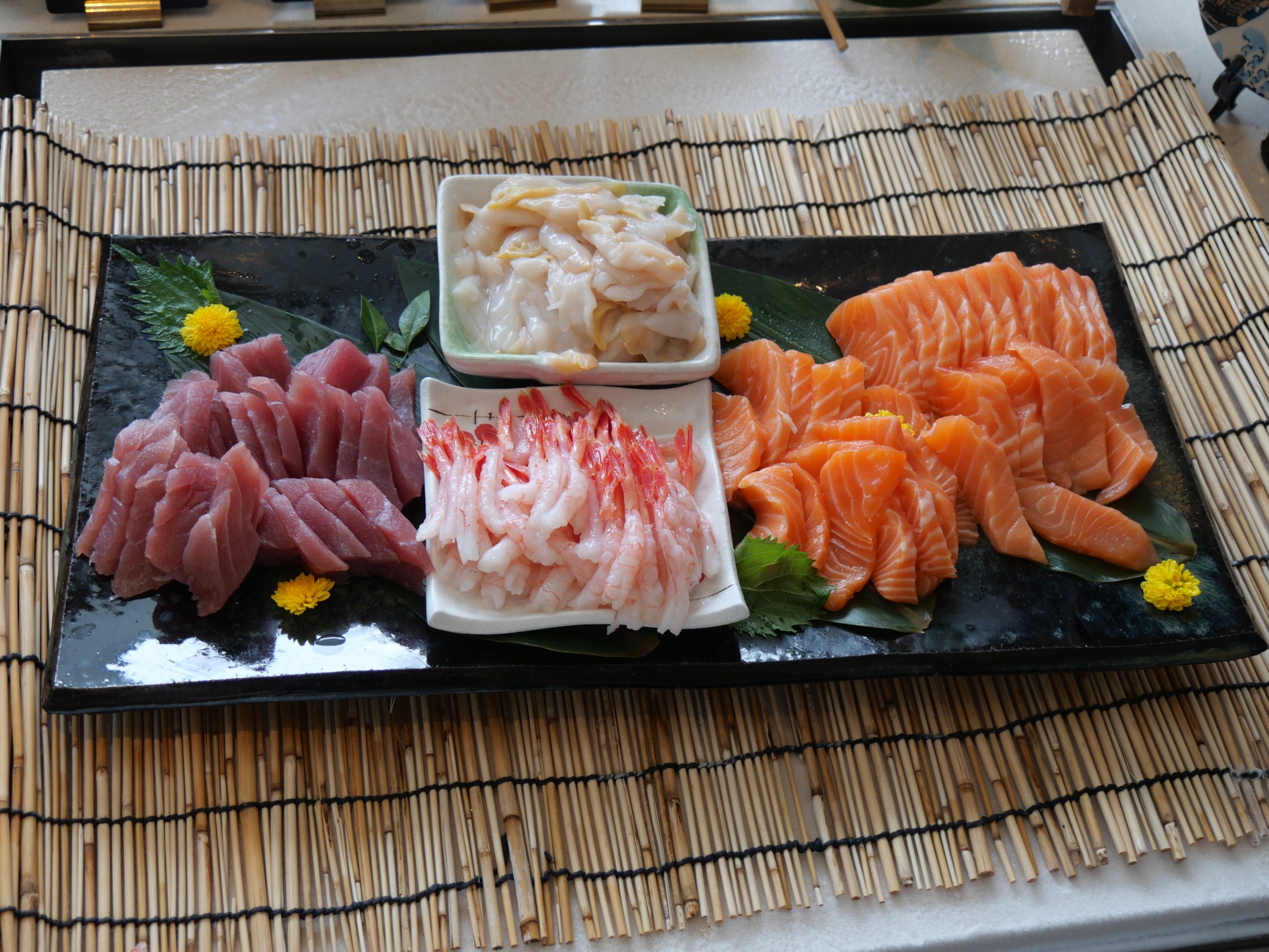 Illustrative sashimi plate, not from Atsumeru