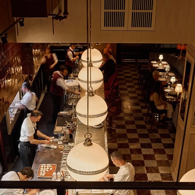 Gingie Chicago interior with open kitchen and dining room
