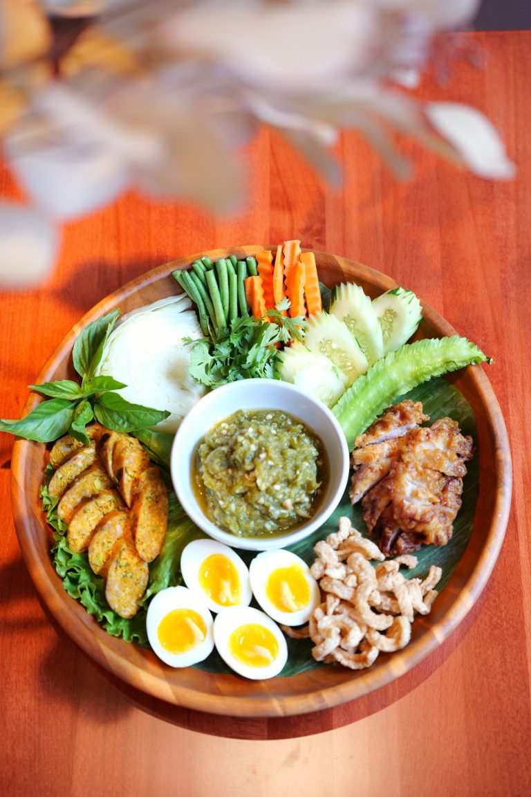 chiang mai night bazaar lanna sharing platter